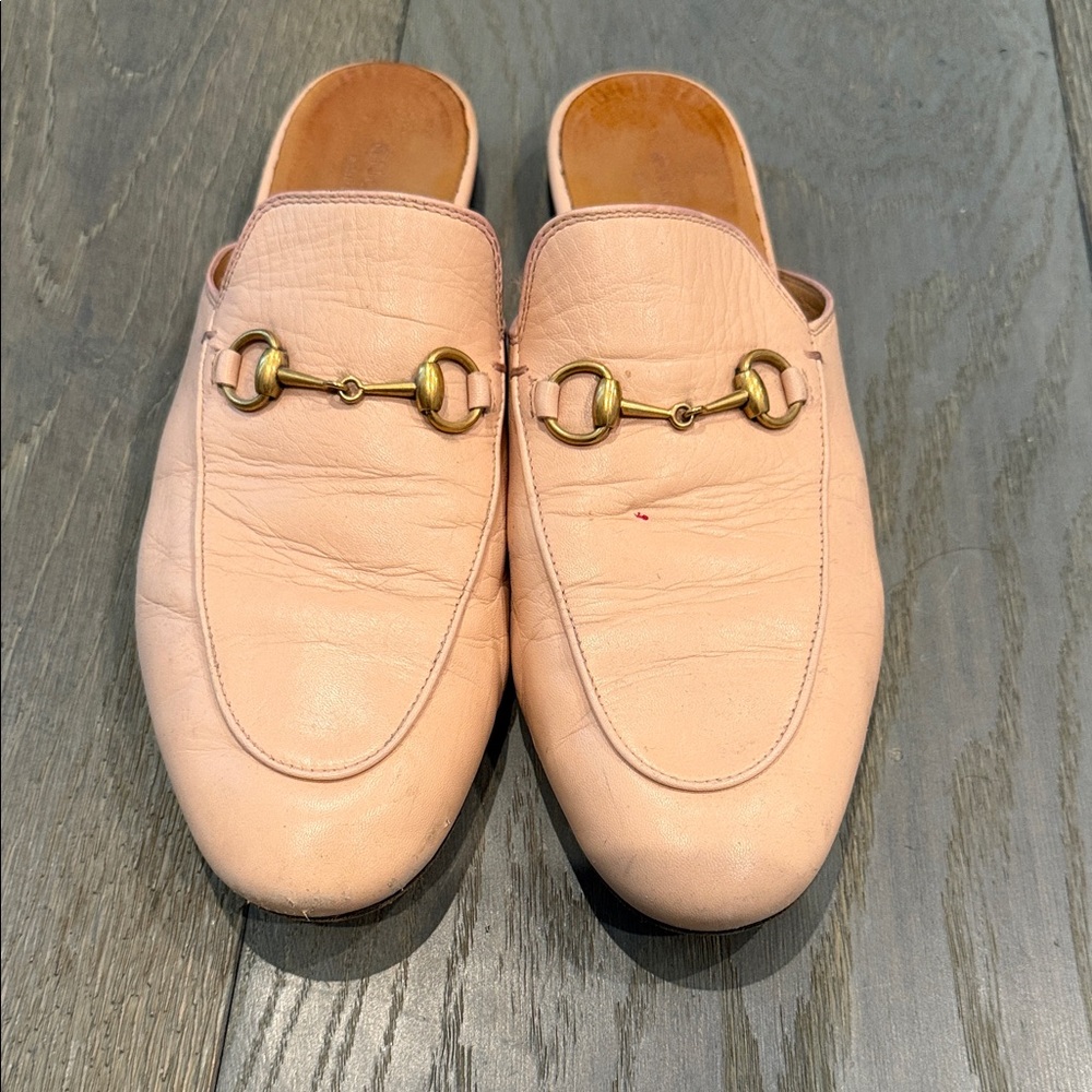 GUCCI Pink Leather Mules with Gold Bit Detail
Size 40.5